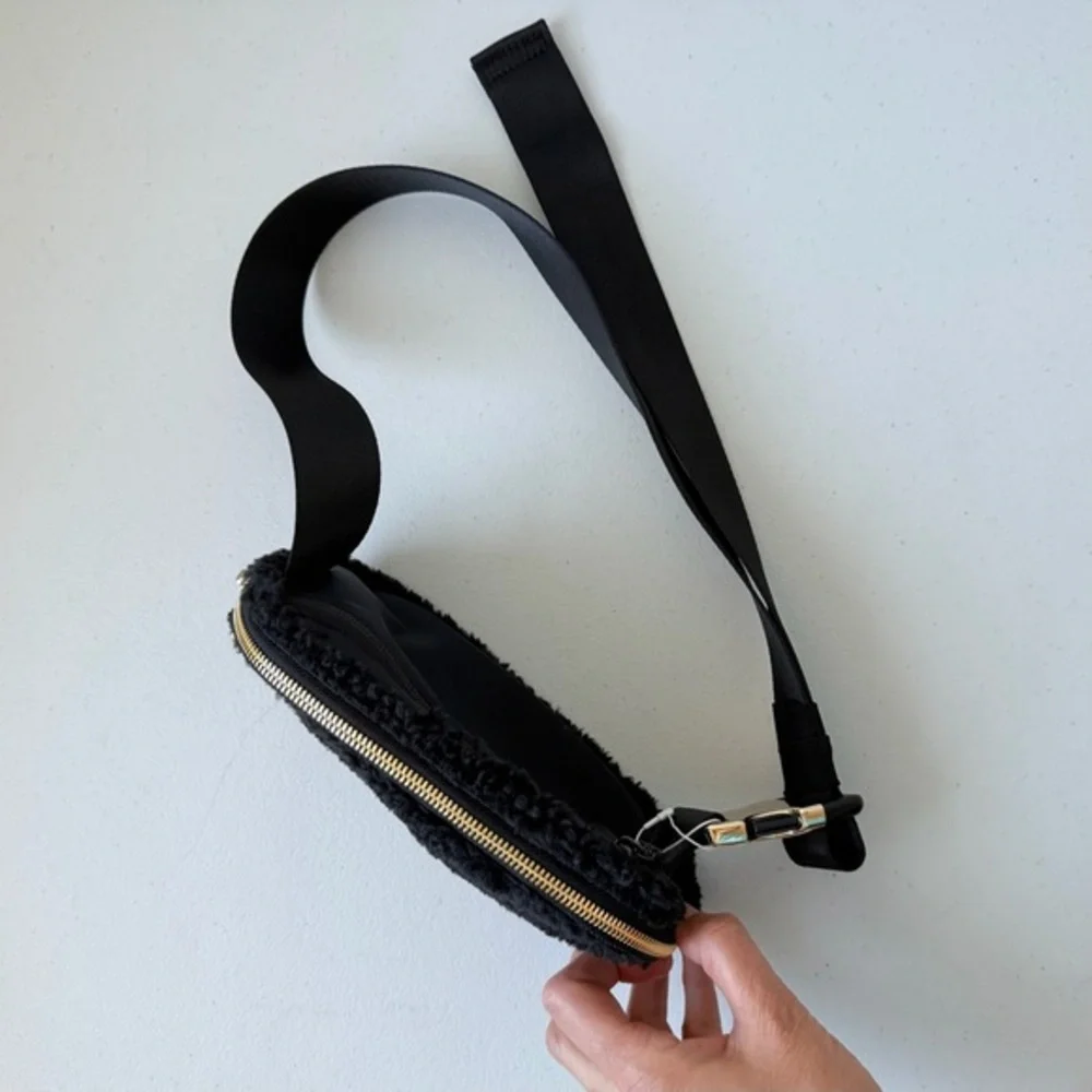 Lululemon Black Fleece Fluffy Sherpa Everywhere Belt Bag 1L‎ Gold Hardware NWOT